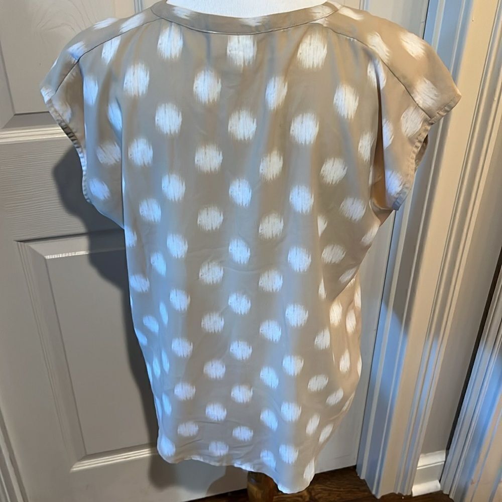 Liz Claiborne Sleeveless Semi Sheer Blouse Size Medium Like New. WT213 - Picture 2 of 5